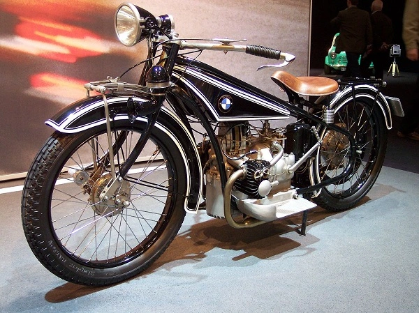 Første BMW motorcykel R32